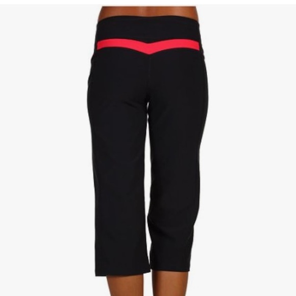 Nike Pants - Nike Women’s Capri Yoga Pants